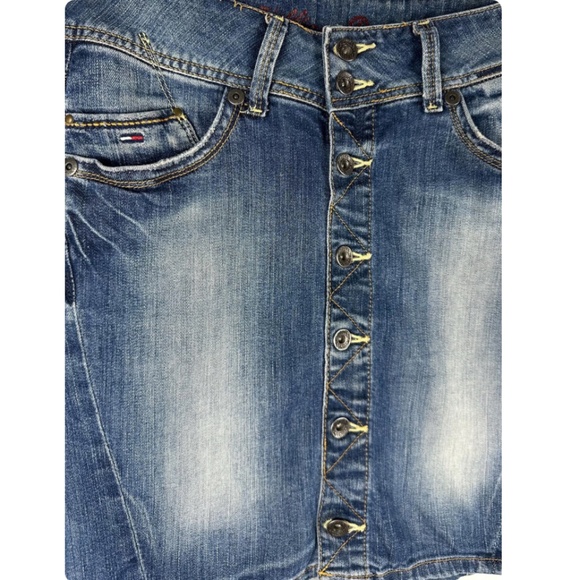 Vintage 1990’s 2000’s ‘Tommy Hilfiger Denim’ Mini Denim Pencil Skirt • Small - Picture 2 of 10